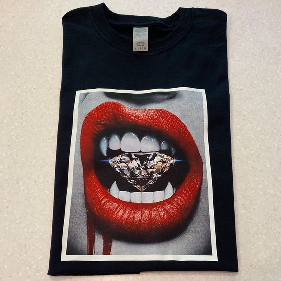 New unisex “ Diamond fangs “ tee - Picture 5 of 5